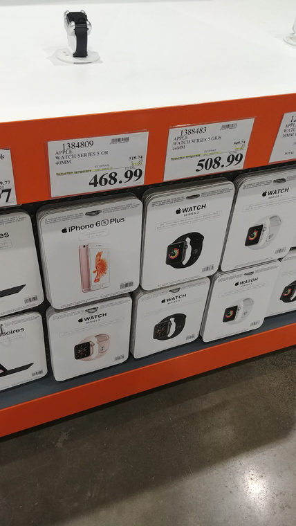Apple Watch Series 5 en vente dans les entrepôts Costco.